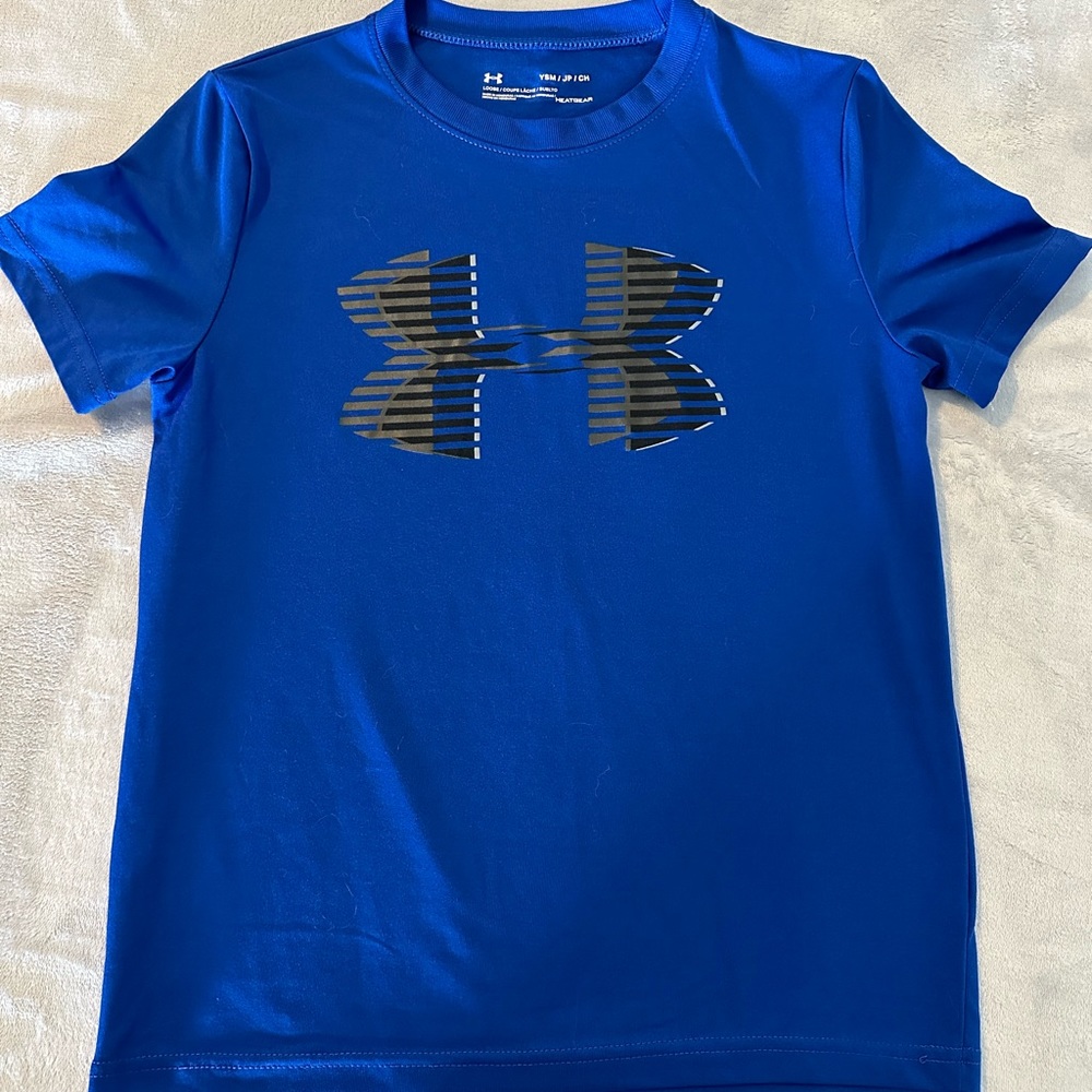 Under Armour Shortsleeved Shirt Boys Small